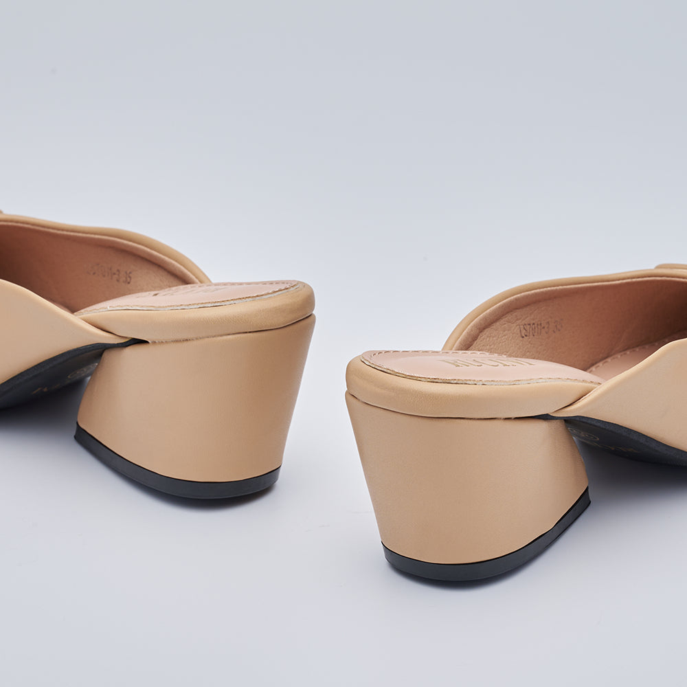 Pointed Toe Heeled Mules with Ornament
